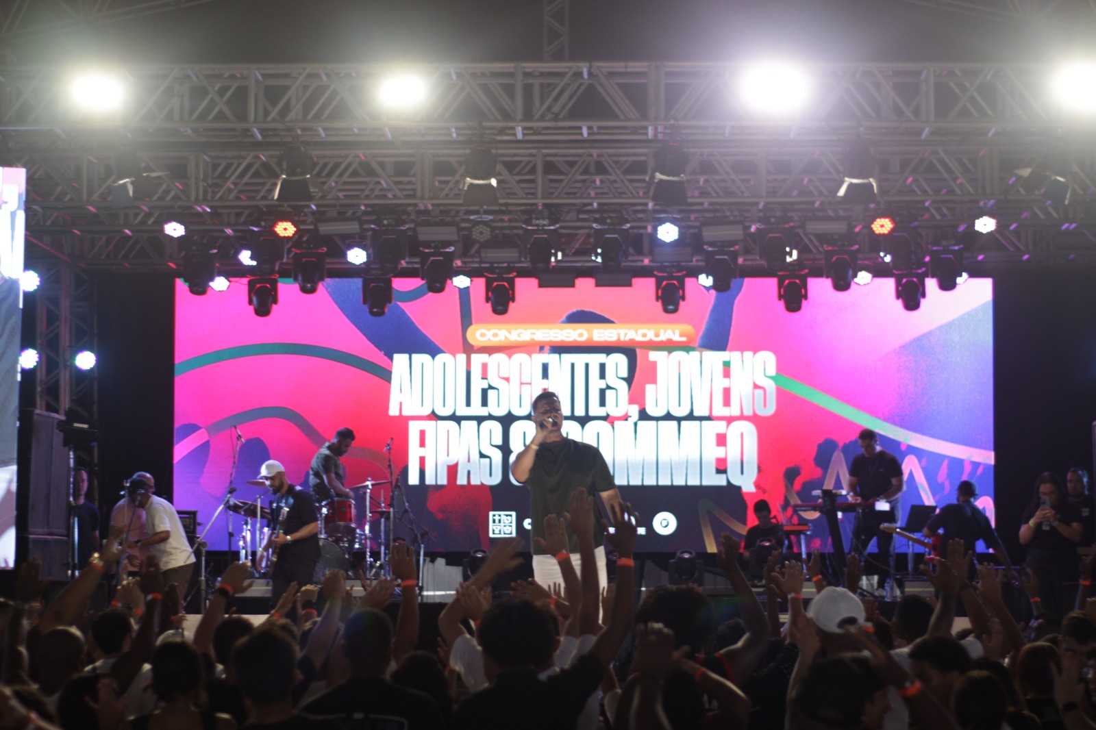 Com o tema “Improváveis”, Congresso Estadual de Jovens, Adolescentes, COMMEQ e FIPAS reúne cerca de 2 mil pessoas em Contagem, promovendo um dia de fé, adoração e comunhão